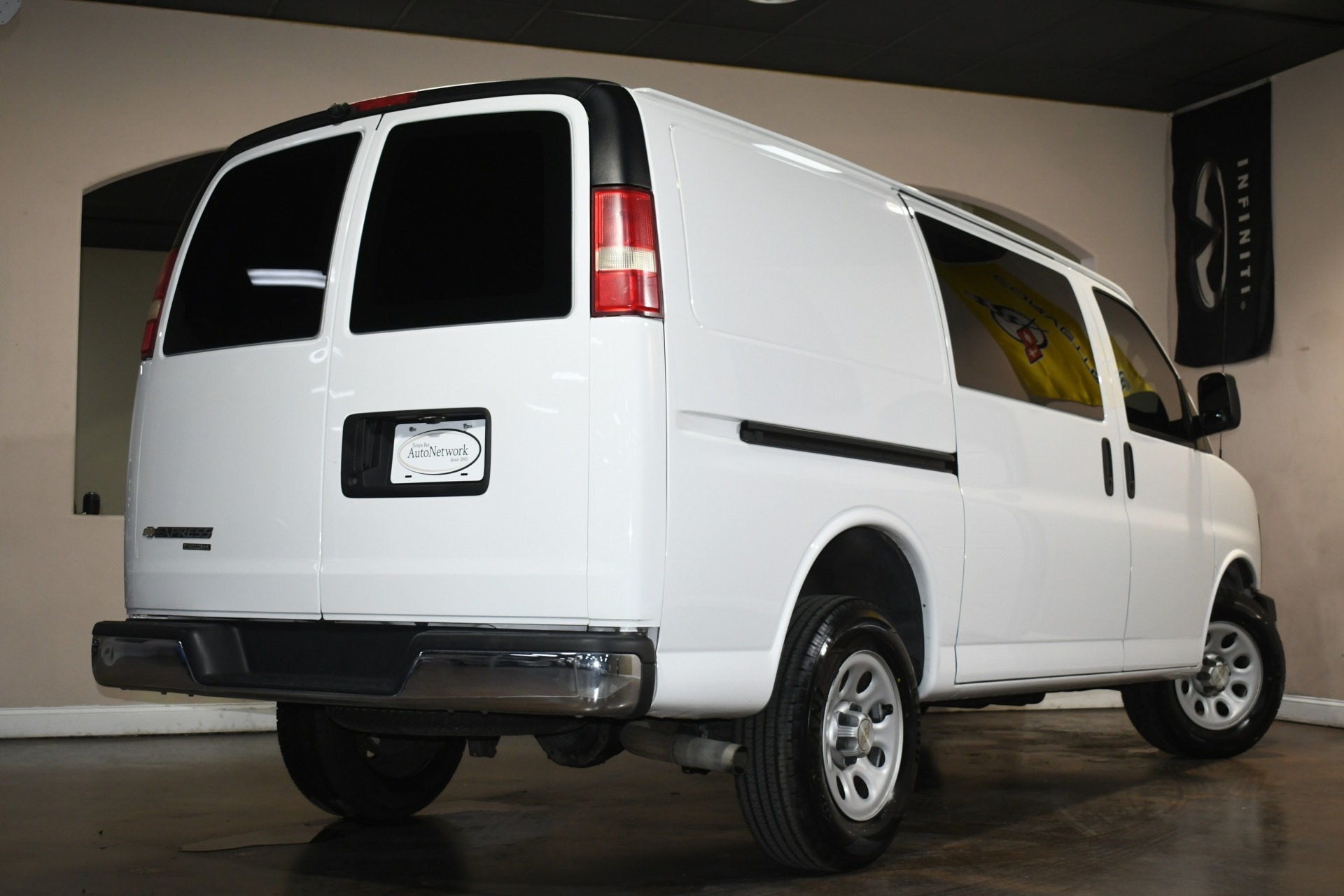 2014 Chevrolet Express 1500 Cargo Van photo 4