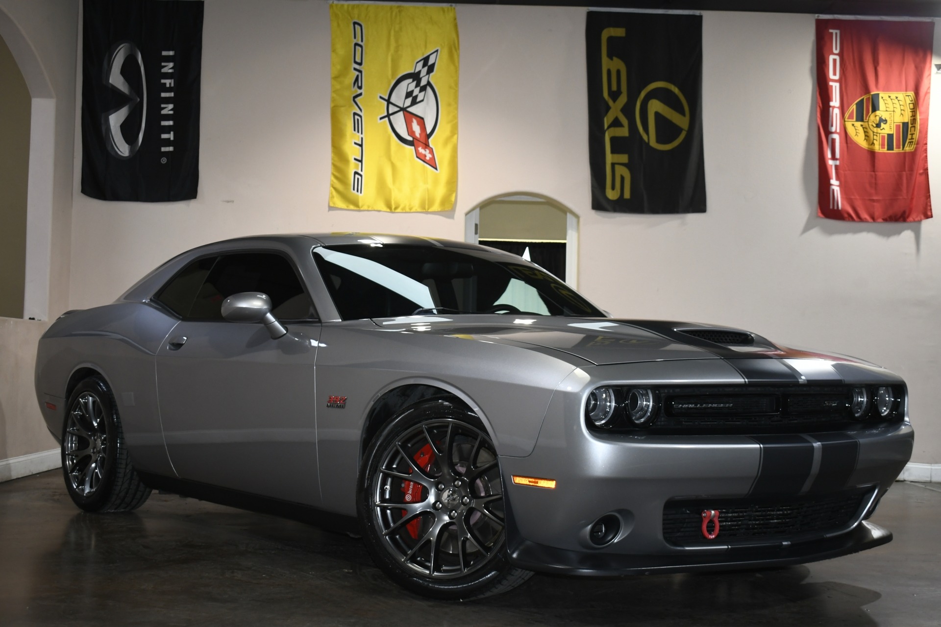 2015 Dodge Challenger SRT8 392 photo 2
