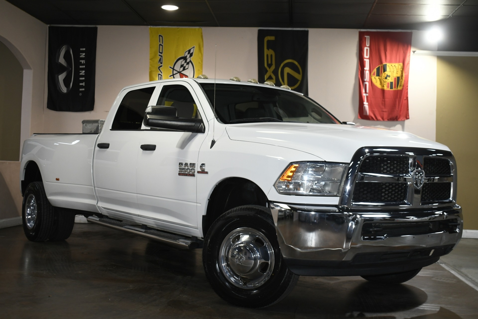 2016 Ram 3500 Tradesman photo 2