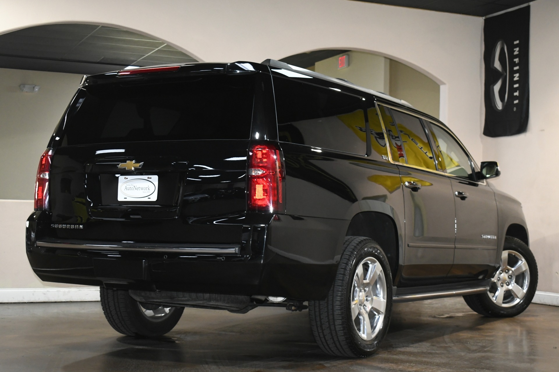 2015 Chevrolet Suburban LTZ photo 4